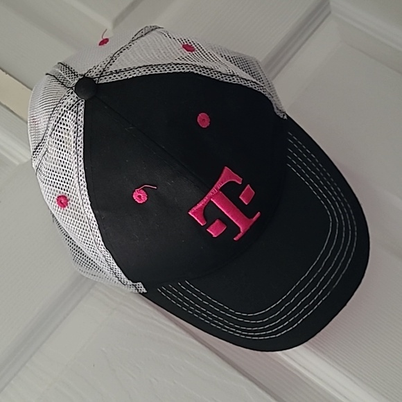T-Mobile Hat Trucker Style Snapback Black, Embroidered Pink Logo & White Mesh - Picture 11 of 12